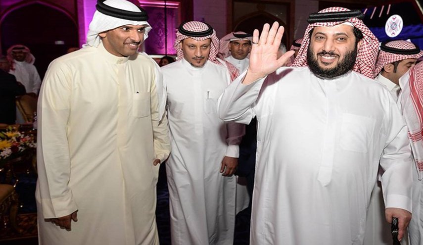 العريفي والقرني ينضمان للمتعاطفين مع آل الشيخ.. ماذا قالا؟

