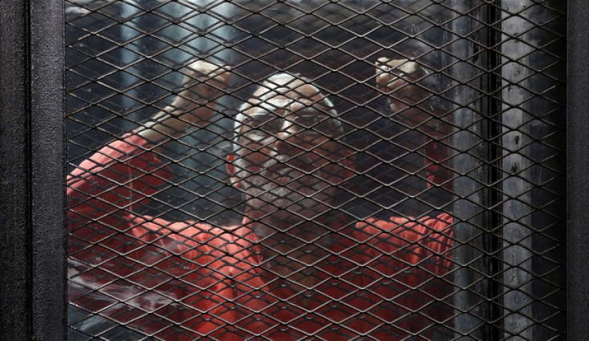 مصر تلغي إدراج مرشد وقيادات من الاخوان من 