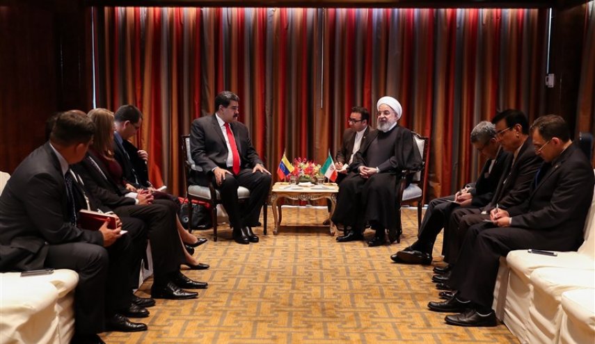روحانی در دیدار مادورو: حکومتی که پشتوانه مردم را در اختیار دارد تسلیم تهدید نمی‌شود