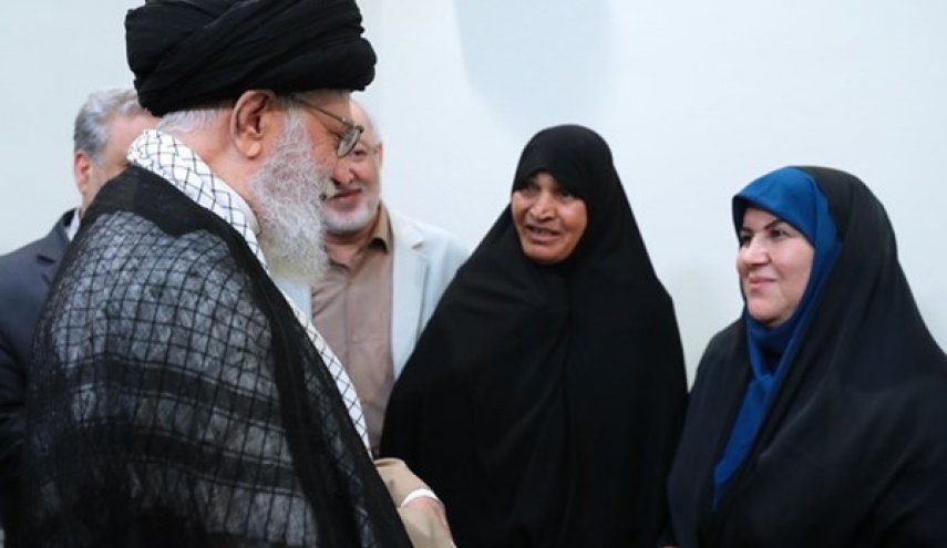 راوی و نویسنده «فرنگیس» با رهبر انقلاب دیدار کردند

