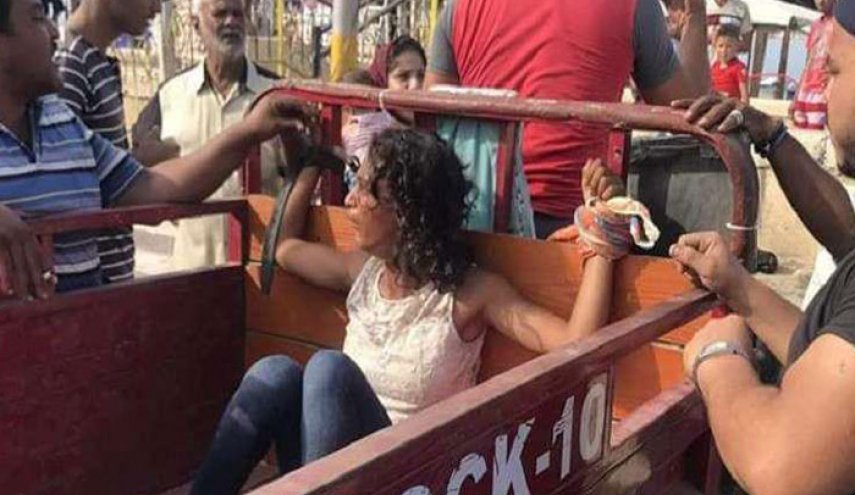 شاهد .. تقييد فتاة أمام عشرات المارة في مصر!
