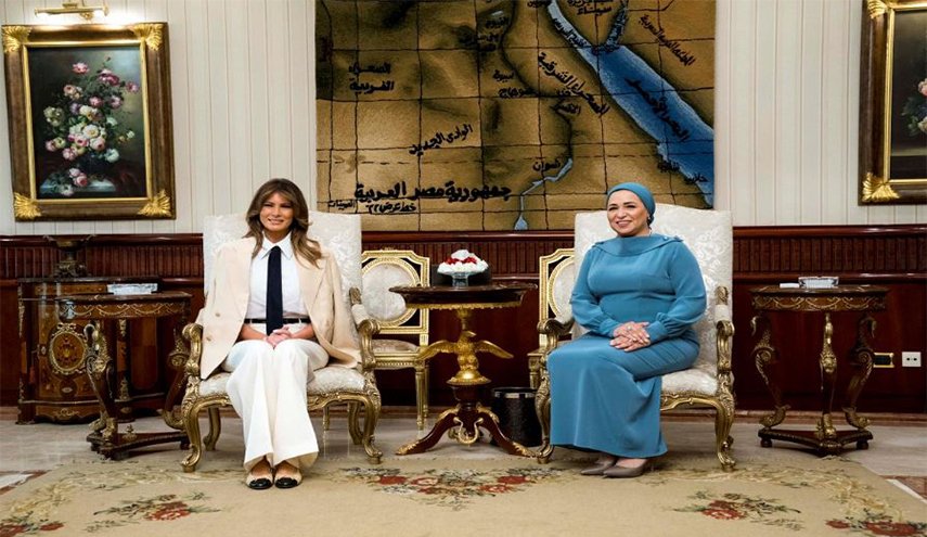 بالصور.. ميلانيا ترامب تصل إلى القاهرة في جولتها الافريقية
