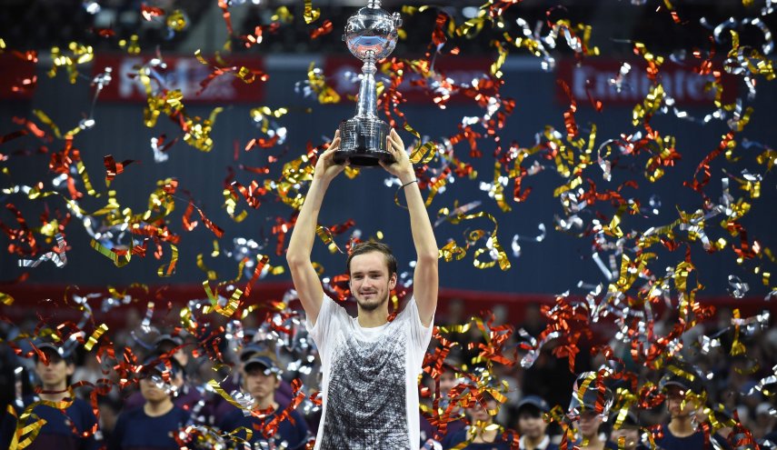 ميدفيديف يتوج باللقب على حساب نيشيكوري