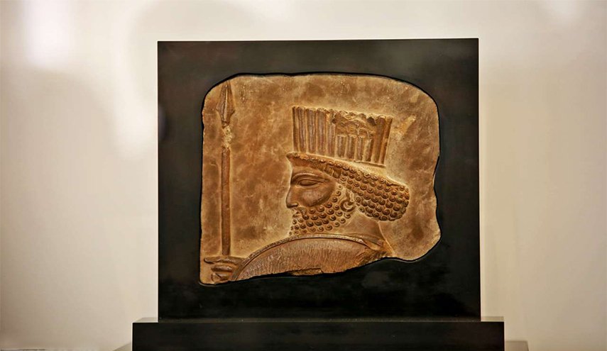 بالصور.. إزاحة الستار عن القطعة الأثرية التي أعادها روحاني من أميركا