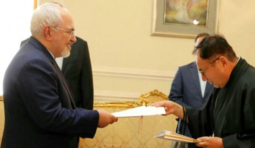 سفیر جدید ژاپن رونوشت استوارنامه خود را تقدیم ظریف کرد

