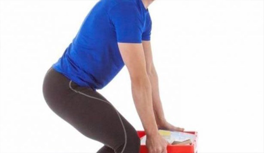 ما هي الطريقة الصحيحة لرفع الأغراض الثقيلة؟