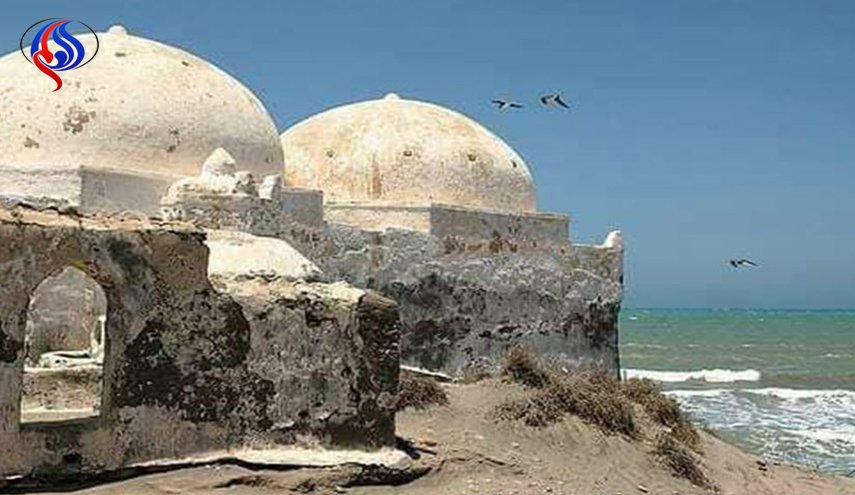 مزدوران سعودی مسجد تاریخی را در الحدیده ویران کردند+عکس