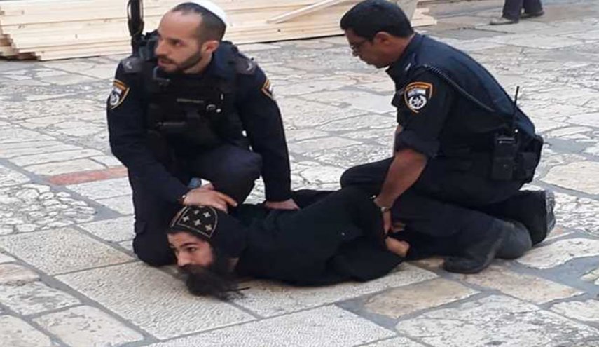 توهین رژیم اشغالگر به راهبان مسیحی در قدس/ 3 راهب مجروح شدند + تصاویر
