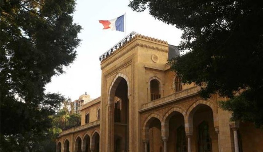 بالصور.. توقيف الأمن اللبناني لناشطين بسبب السفارة الفرنسية 
