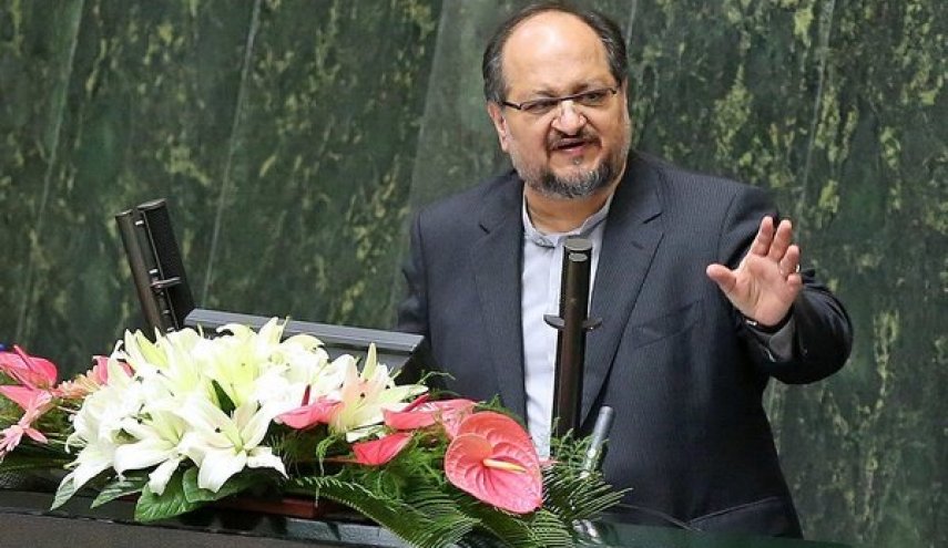 تنها با شفافیت می توان با فساد مبارزه کرد/سونامی ورشکستگی صندوق های بیمه ای بزرگ تر از ورشکستگی بانک ها است