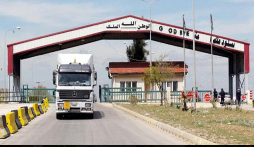 6 شاحنات محمّلة بالفواكه تدخل من سوريا يوميا الى..