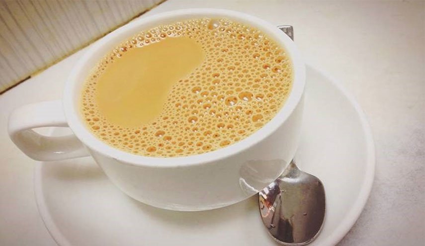 احذر.. شرب الشاي بالحليب يسبب هذه الأمراض!
