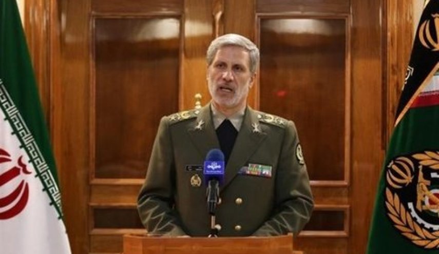 وزير الدفاع الايراني يعلق على تصنيع مقاتلة 