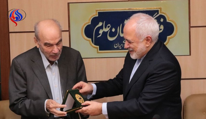 نشان فرهنگستان علوم به محمد جواد ظریف اعطا شد
