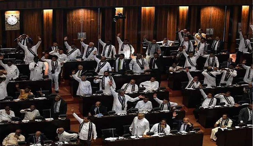سريلانكا.. البرلمان يحجب الثقة عن الحكومة