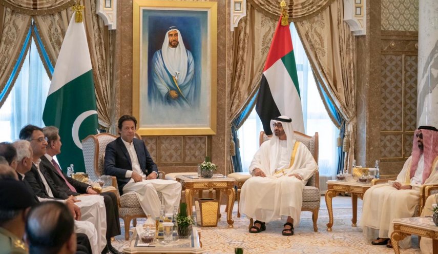 بن زايد يبحث مع رئيس الوزراء الباكستاني العلاقات الثنائية