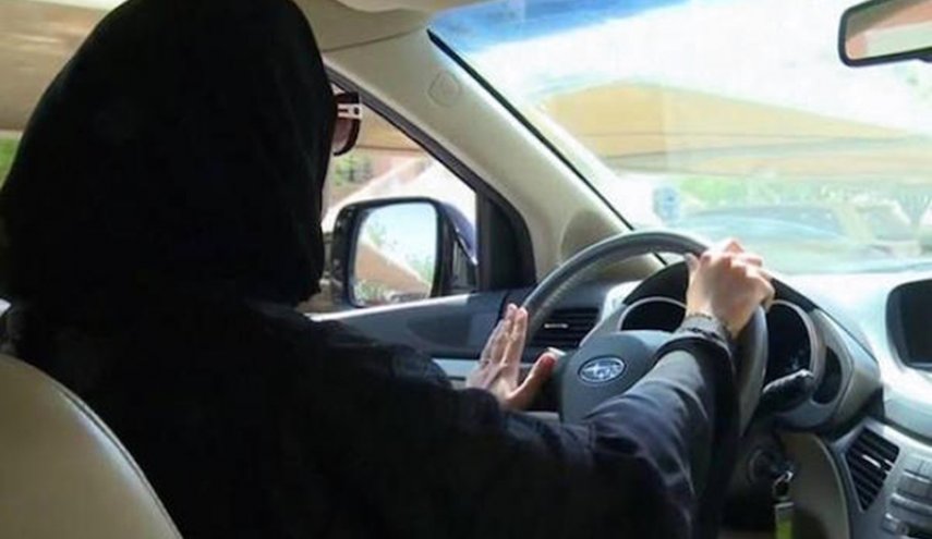 بالصور.. هذا ما فعلته سيارة امرأة سعودية في الرياض