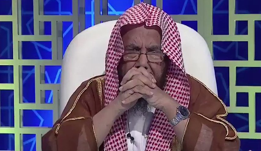 عالم وهابي يجيز تفتيش أغراض الخادمات، لهذا السبب..
