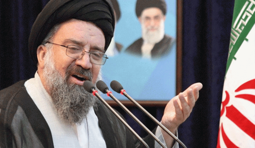 آیت الله خاتمی: مردم از گرانی‌ افسارگسیخته رنج می‌برند/ دنیا می‌داند آمریکا تروریست و تروریست‌پرور است