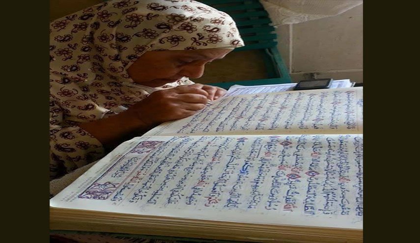 عجوز كتبت المصحف الشريف بخط يدها فى 4 أعوام... هذه قصتها!

