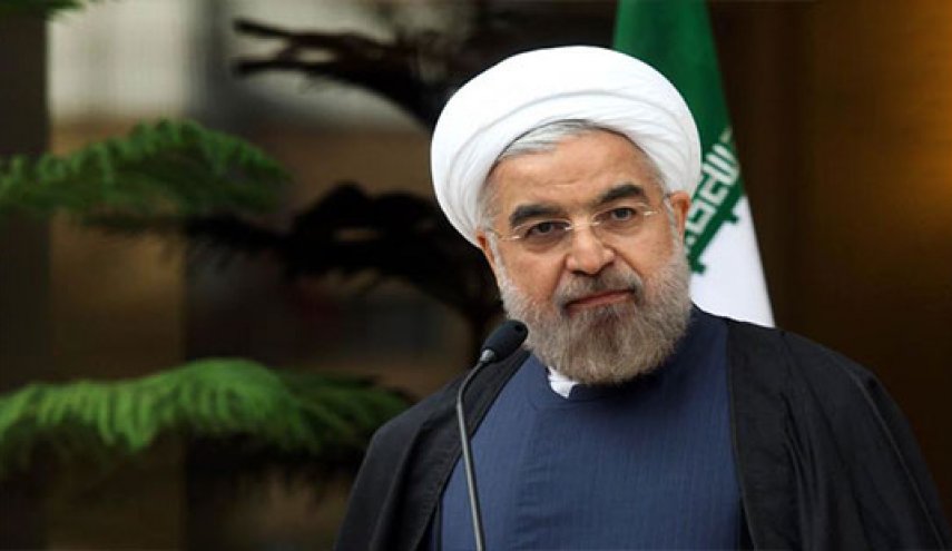 تجلیل روحانی از برگزیدگان بیست و هفتمین اجلاس سراسری نماز