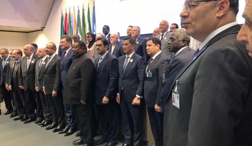 عکس یادگاری پنجمین نشست مشترک وزیران نفت و انرژی اوپک و غیراوپک 