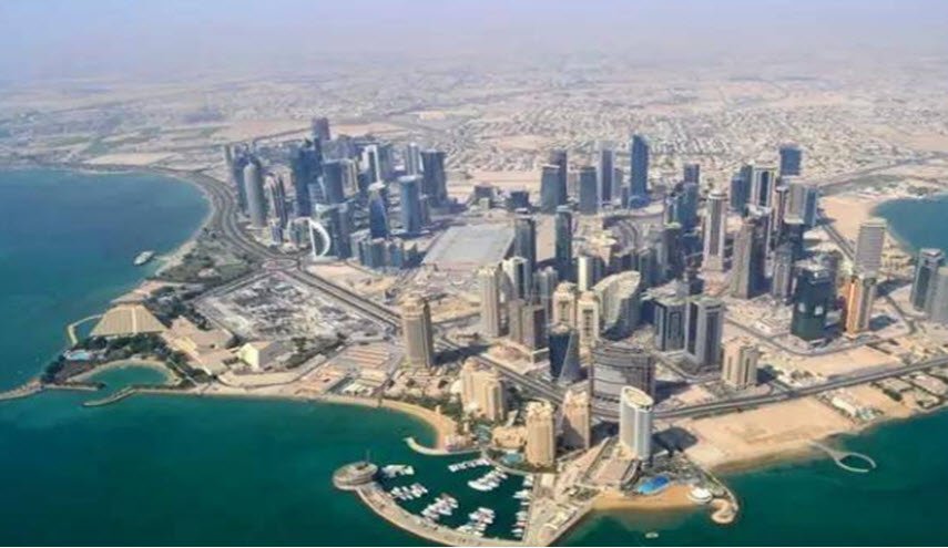 شاهد مسؤول قطري ينشر صورة  تغني 