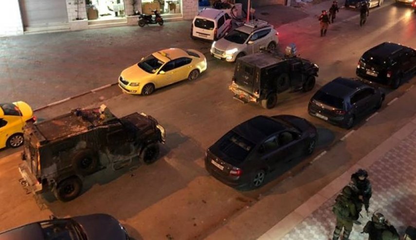 محاصره وزارت مالی تشکیلات خودگردان/ 2 جوان فلسطینی بازداشت شدند
