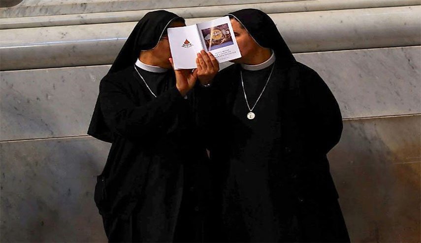 راهبتان اختلستا أموالا للعب الميسر