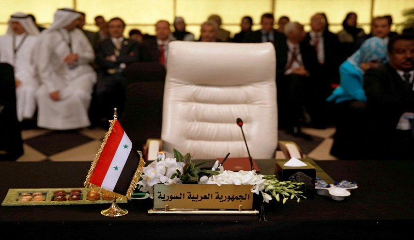 عطوان: من يقف خلف الدعوة الغريبة والمفاجئة لإعادة سوريا إلى الجامعة العربية؟