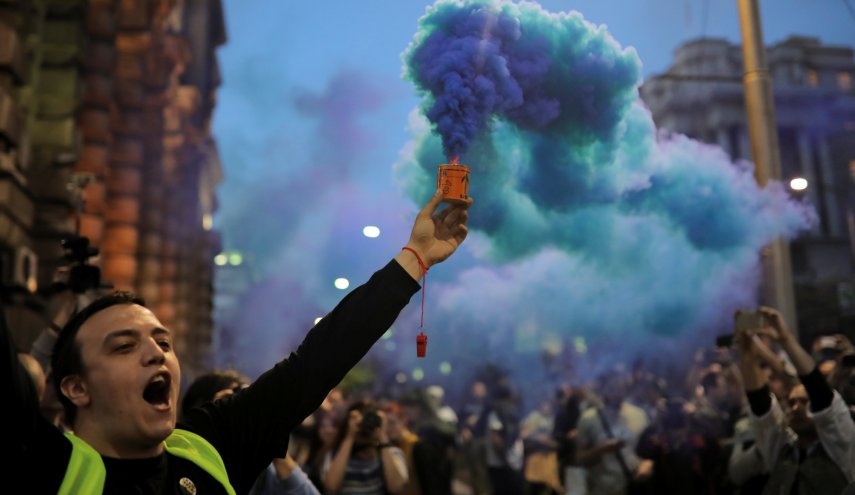 الآلاف يتظاهرون في بلغراد ضد الرئيس الصربي ألكسندر فوتشيتش