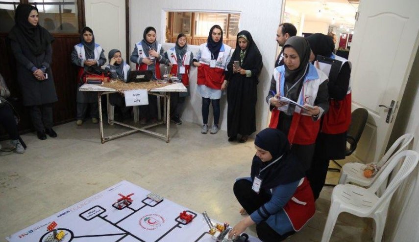بالصور ..منافسات المشاريع الروبوتية في محافظة 