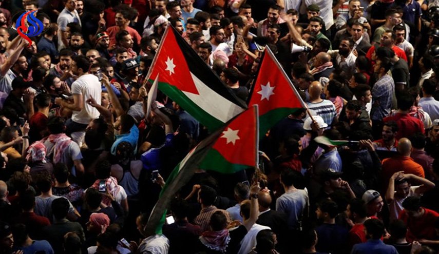 احتجاجات شعبية في الأردن 

