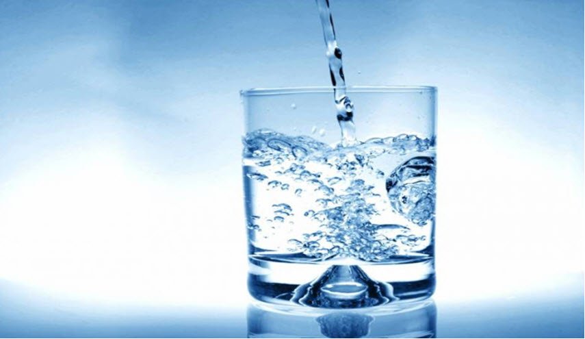 أيهما أفضل لإنقاص الوزن.. شرب الماء البارد أم الساخن؟