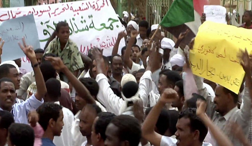 تجدد الاحتجاجات في الخرطوم بعد ساعات من الهدوء

