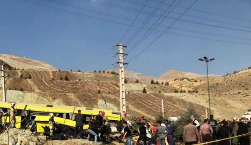 ۸ کشته و ۲۸ مجروح در حادثه واژگونی اتوبوس در دانشگاه علوم و تحقیقات
