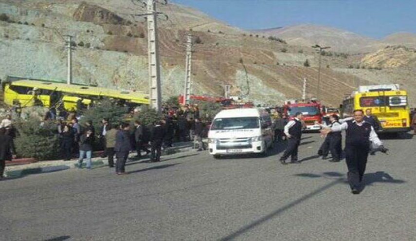 علت واژگونی اتوبوس حامل دانشجویان علوم و تحقیقات در دست بررسی است