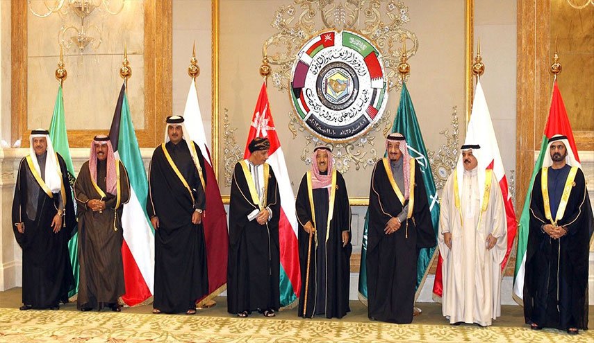 مجلس التعاون الخليجي.. نسر هرمٌ يحتضر في الصحراء