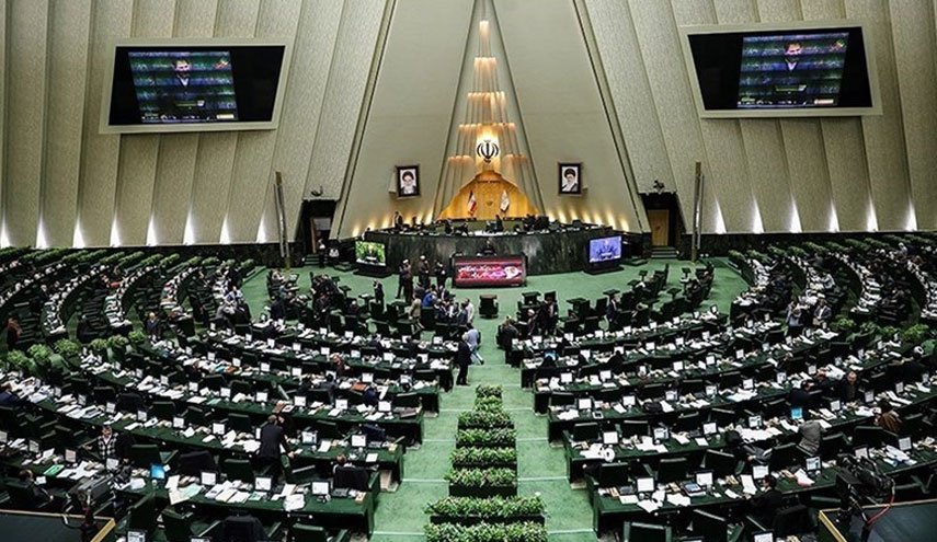 گزارش آتش سوزی مدرسه  زاهدان و اتوبوس دانشجویان به مجلس ارائه می شود