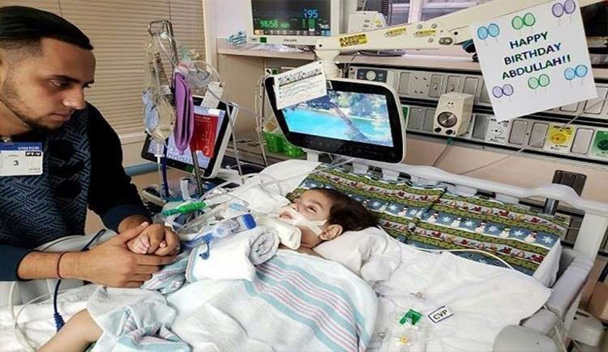 طفل يمني يفارق الحياة بعد حرمانه لمدة من رؤية امه
