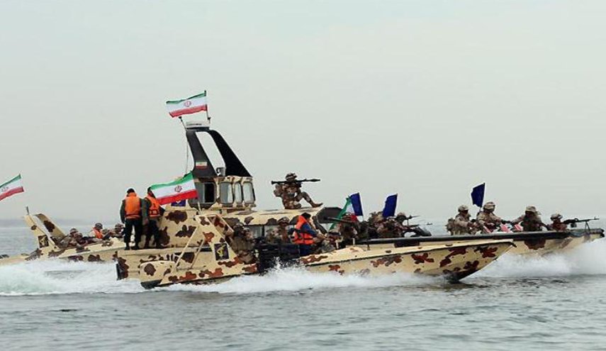 ايران تزود زوارقها السريعة بصواريخ حديثة