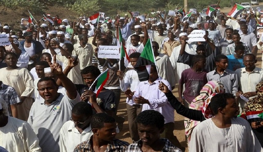 الحكومة السودانية تتلقى دعما من 6 دول لتجاوز «الأزمة»