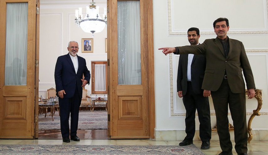 سفیر جدید ونزوئلا در تهران رونوشت استوارنامه خود را تقدیم ظریف کرد