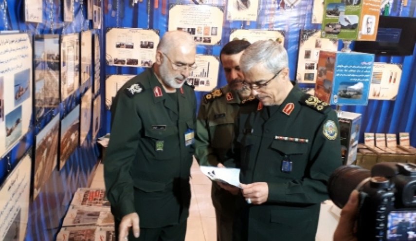 سرلشکر باقری از نمایشگاه «۴۰ سال ایستادگی و پیشرفت» بازدید کرد