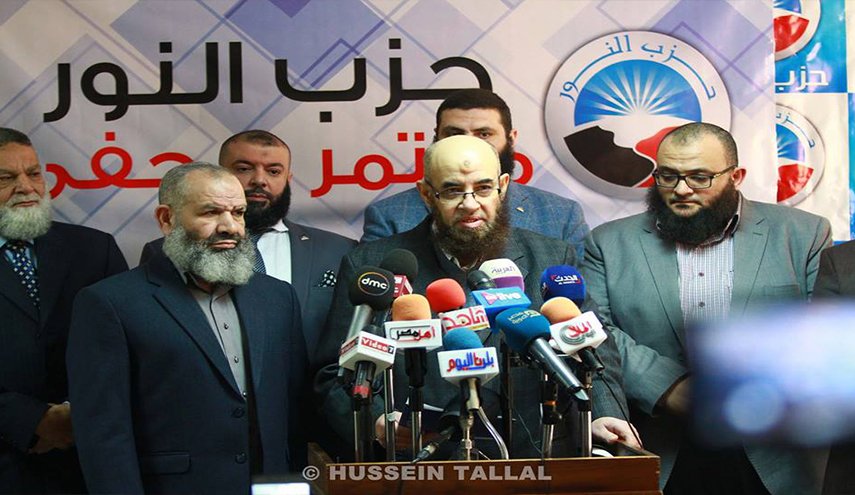 هل يضحي السيسي بحزب النور بعد قانون حل الأحزاب الدينية؟