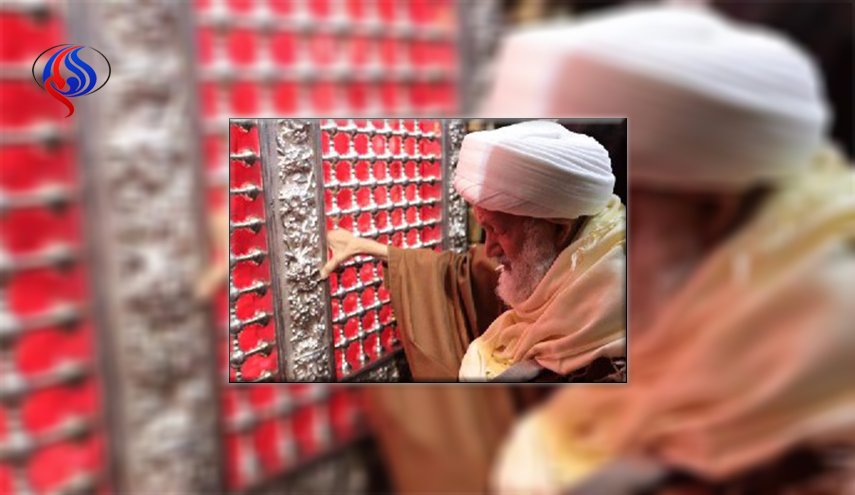 آية الله قاسم يزور مرقدي الإمام الحسين وأخيه العباس(ع)