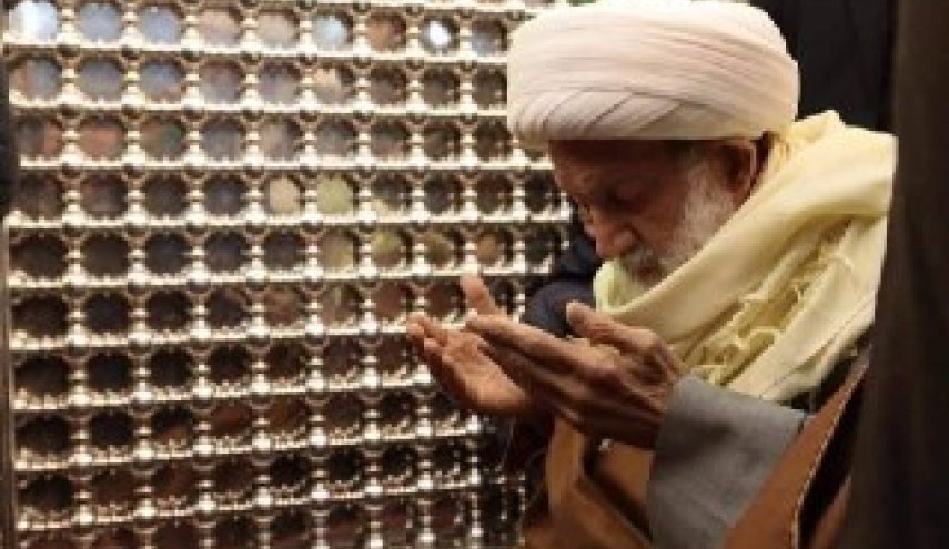 شیخ عیسی قاسم به زیارت مرقد امام حسین (ع) مشرف شد + تصاویر
