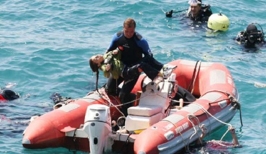 تركيا: إنقاذ 40 مهاجرًا وانتشال جثة طفلة في بحر 