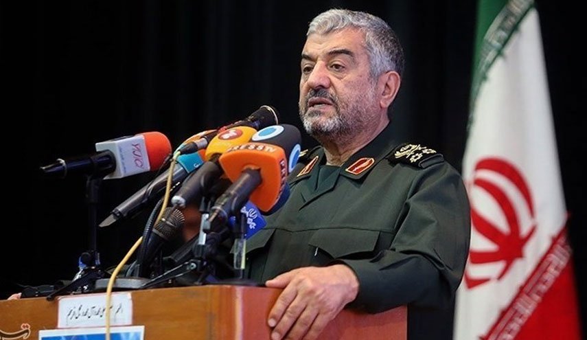 همه امکانات دشمن بسیج شده تا اقدامات مثبت را وارونه نشان دهد/ 40 هزار پروژه محرومیت زدایی در بهمن اجرایی می شود
