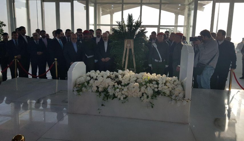 حضور ظریف بر سر مزار رئیس جمهور فقید عراق
